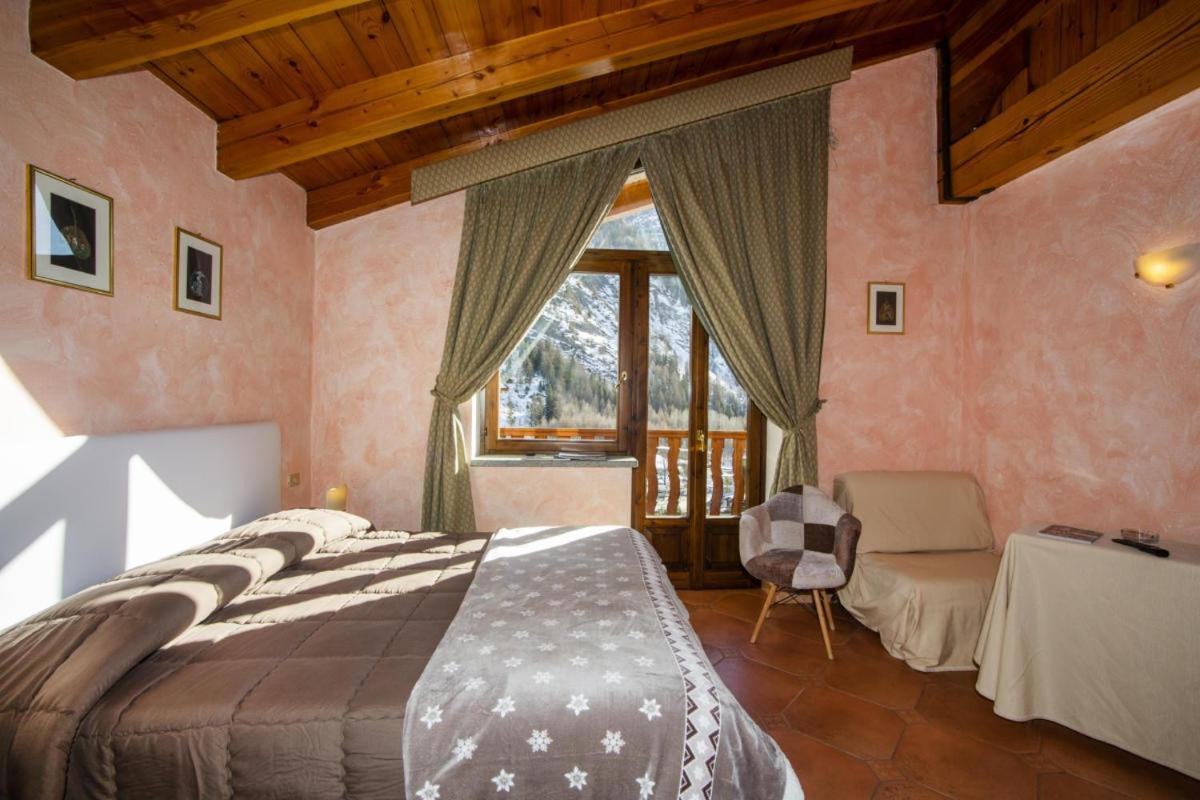 Hotel Chalet Joli Courmayeur Exterior foto